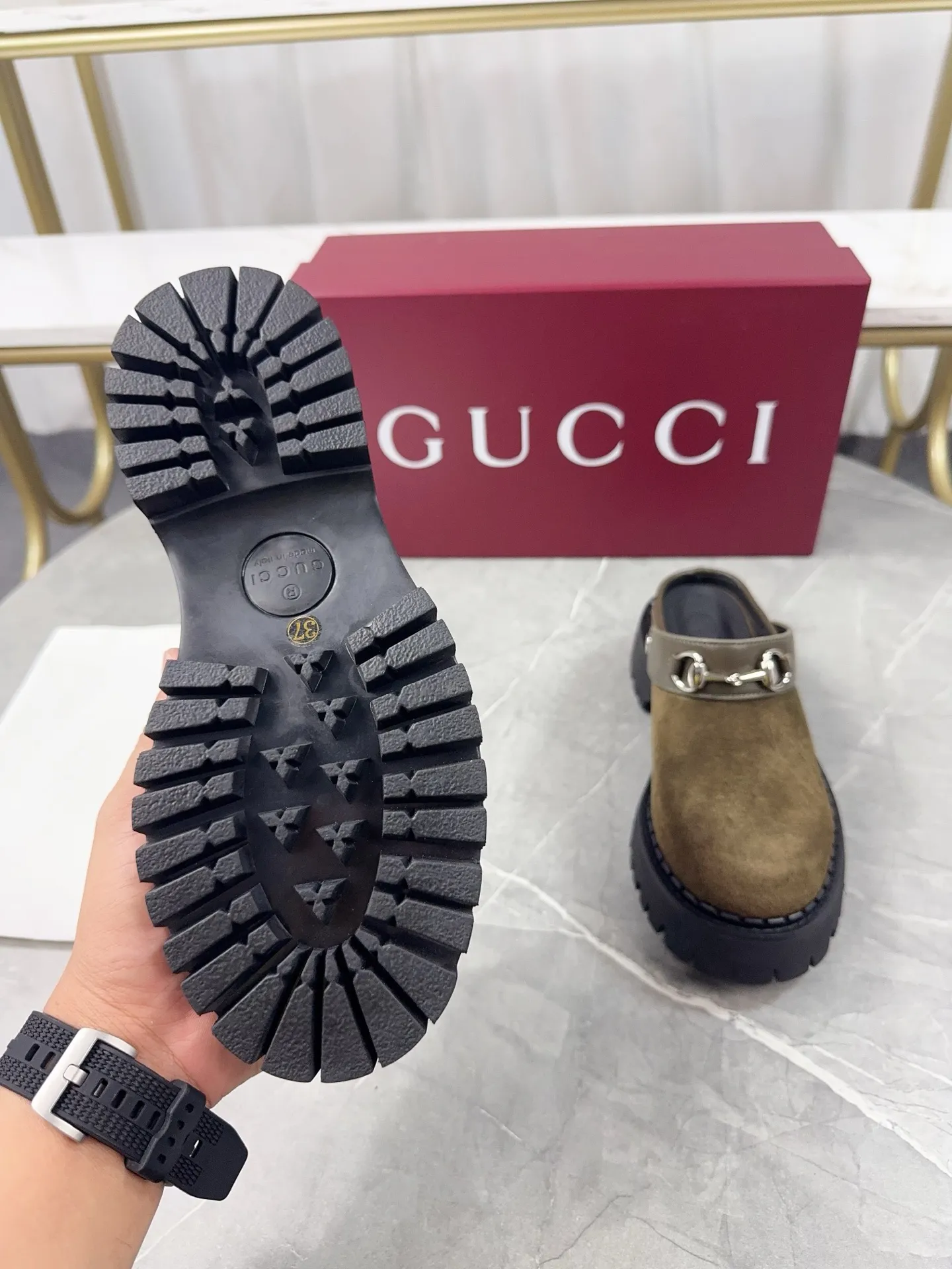 p500🐮🐮Gucci2024 new model, double GG groove thick-soled Loaf platform shoes. The original version is made 1:1. Super beautiful quality, classic model at the counter. ❶Upper: original frosted cowhide ❷Inner lining: water-dyed cowhide ❸Feet: water-dyed cowhide ❹Outsole: ultra-light original sole ❺thick sole heightening: 3.5cn ❻Packing: original packaging ❼Number: Women's 35-42 (41 42 customized, non-returnable) Men's model: 38-46 (45, 46 customized, non-returnable)